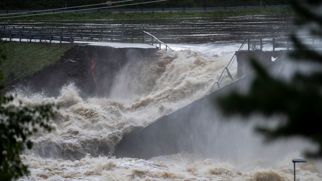 Dammen som kollapset, tilfredsstilte ikke sikkerhetsregler