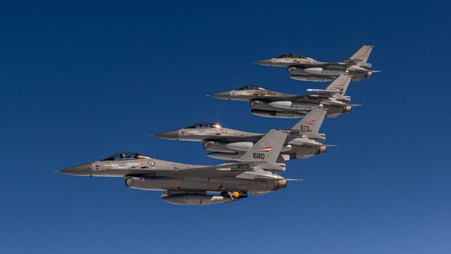 Ukrainas forsvarsminister: Opplæringen i bruk av F-16-fly er i gang
