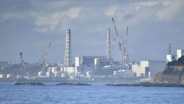 Japan har startet med å slippe ut radioaktivt kjølevann i havet