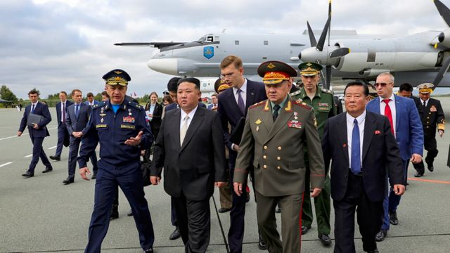 Kim inspiserer bombefly i Vladivostok
