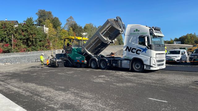 Skal legge i alt 1400 tonn klimanøytral asfalt på entreprisen E102 Fornebu- krysset-Strand