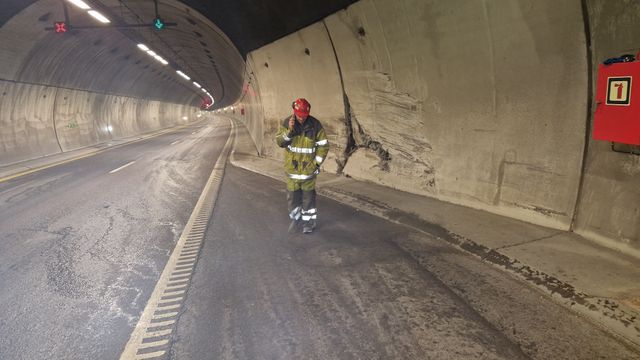 Flere veggelementer må byttes i Nøsttvedttunnelen: Planlegger ny helg med store køer