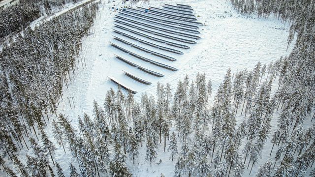 Norges første solcellepark er koblet på strømnettet, men produserer foreløpig «forsvinnende lite»