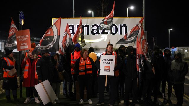 Amazon-ansatte streiker på travel shoppingdag