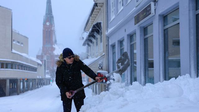 Snøen fortsetter å lave ned – farevarsel forlenget på Sør- og Østlandet