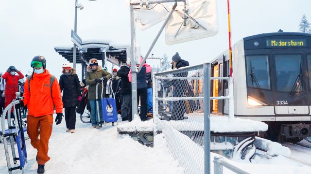 Kollektivtrafikken i Oslo sliter fortsatt på grunn av snøen