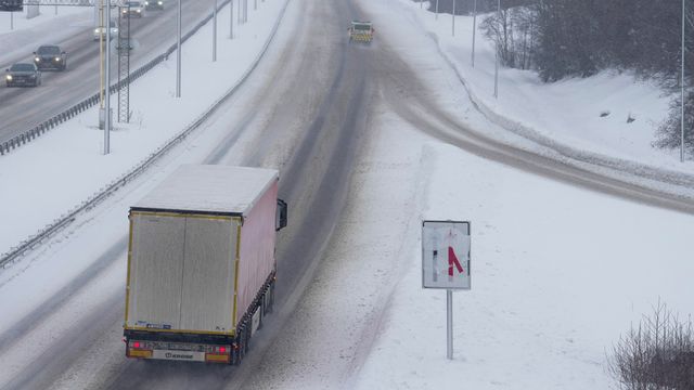 Glatte veier, innstillinger og hjemmekontor – slik blir mandagen