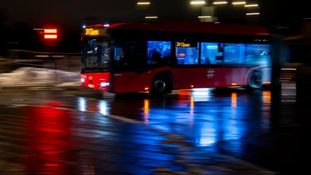 Det meste av busstrafikken i Oslo og Bærum er innstilt på grunn av kjøreforholdene