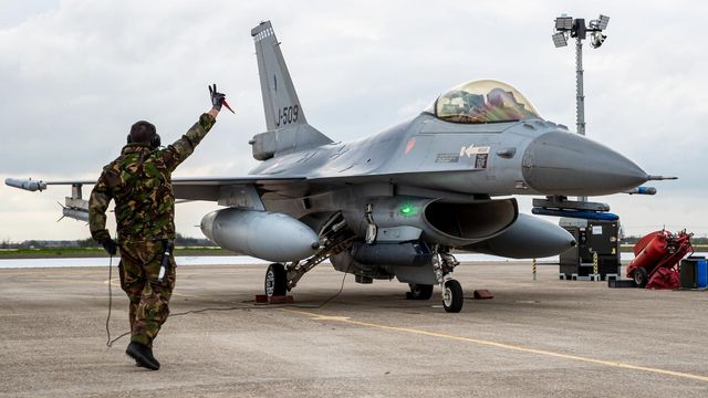 Stiller 42 F-16 til disposisjon: Dropper salg av kampfly for heller å gi flyene til Ukraina