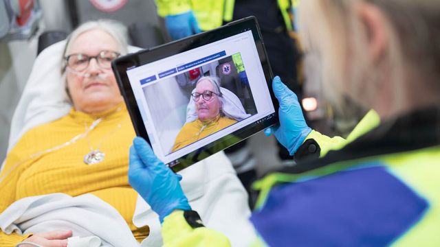 Nå kan alle norske ambulanser få videokontakt med sykehuslegene