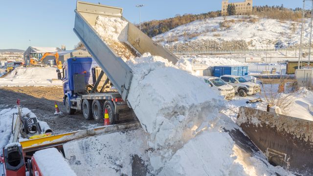 Smeltet 25 lastebillass med snø i timen – dag og natt