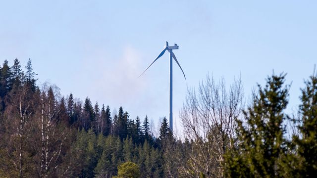 Turbinblad knakk og falt av vindturbin i Odal