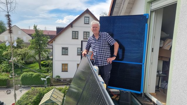 Balkongkraftverk: Solcellene til Geir plugges rett i stikkontakten