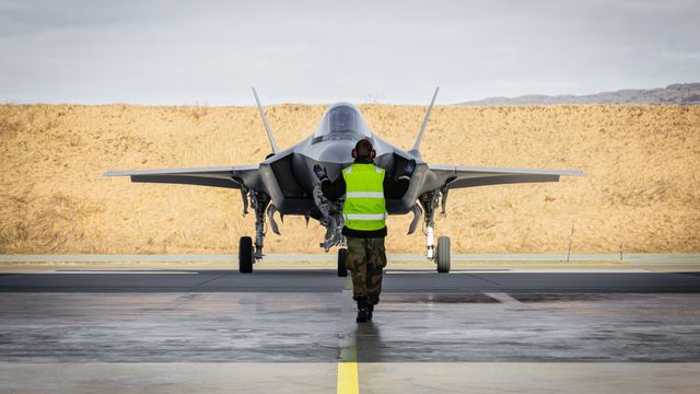Her utfører norske teknikere vedlikehold på amerikanernes F-35