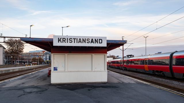 Store skader på minst en kilometer med togspor etter avsporing på Sørlandsbanen mandag
