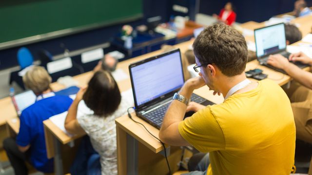 Stor studie: Kunstig intelligens slo universitetsstudenter på eksamen