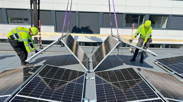 Utbrettbare solceller: Brukte fire timer på halvannen ukes jobb