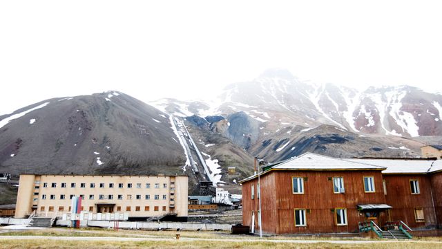 Russisk gruveselskap får sette opp syv meter høyt kors på Svalbard