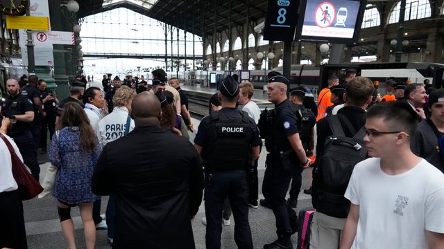 800.000 berøres av sabotasjeaksjoner mot jernbanenettet i Frankrike: – Et massivt angrep