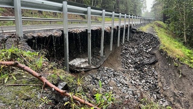 Store vannmengder rammer Østlandet. Har stengt bru på E16 ved Hønefoss