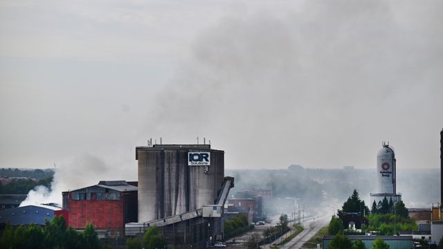 Kraftig batteribrann på industriområde i Trollhättan