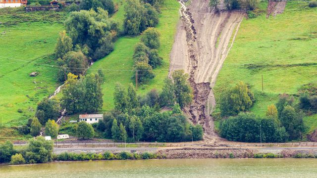 E6 i Ringebu stengt etter stort jordskred – omkjøringsveien er også satt ut av spill