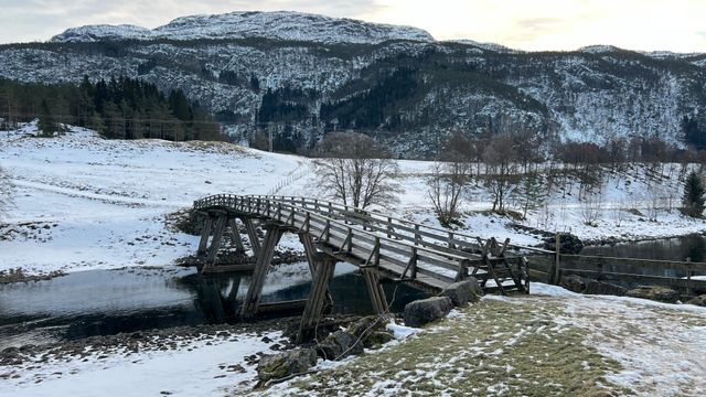 200 år gammel trebru er ikke lenger forsvarlig å bruke 