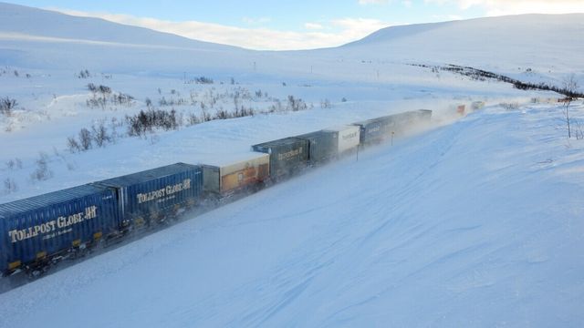 Tre personer ble nesten påkjørt av godstog – Havarikommisjonen etterlyser bedre tekniske systemer