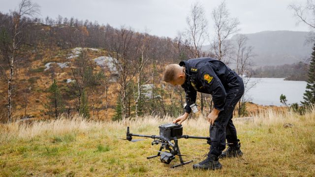 Vi vet ikke når det er best å bruke drone eller helikopter i søk etter savnede