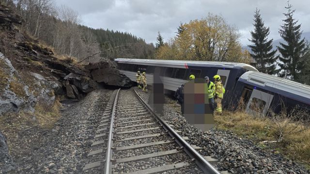 Én er død og flere skadet etter togavsporing på Nordlandsbanen