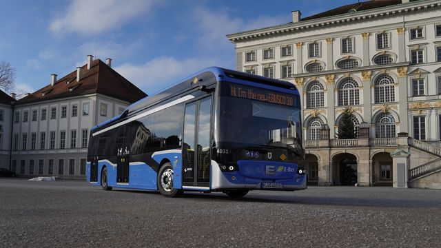 De «banebrytende» elbussene skulle leveres i fjor: Ruter venter fortsatt. Nå er produsenten i kjempetrøbbel