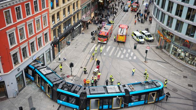 Trikk krasjet inn i butikk i Oslo sentrum