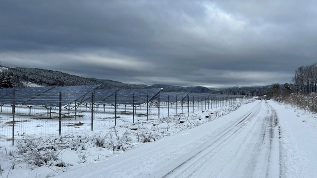 Får ja til Norges første solkraftverk med batterier