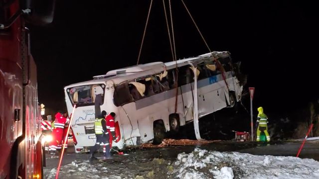 Et barn er blant de omkomne i bussulykken