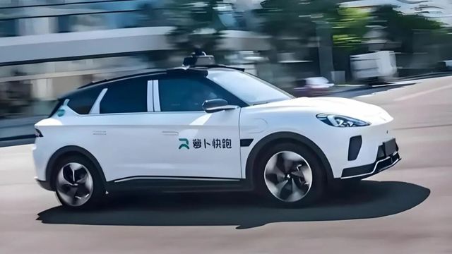 Tesla henger flere år etter: Robottaxiene kjører allerede rundt i Kina