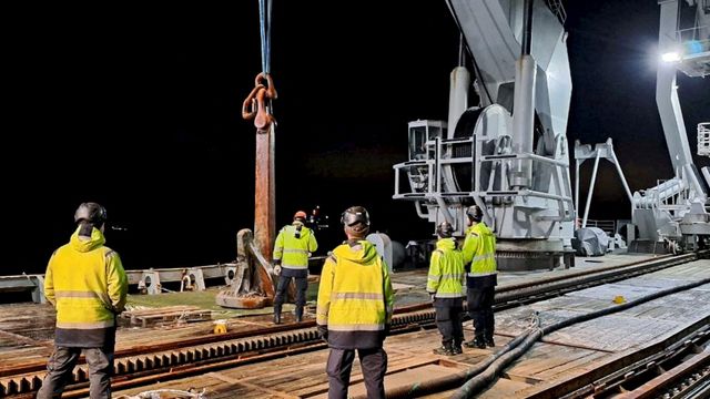 Snart er alle telekablene Eagle S-ankeret kappet, reparert