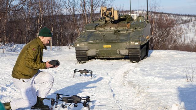 Oppstartsselskap har mål om at Forsvaret kan ta dronesvermer i bruk i år