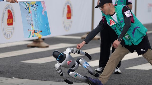 Roboter deltok i halvmaratonløp i Kina
