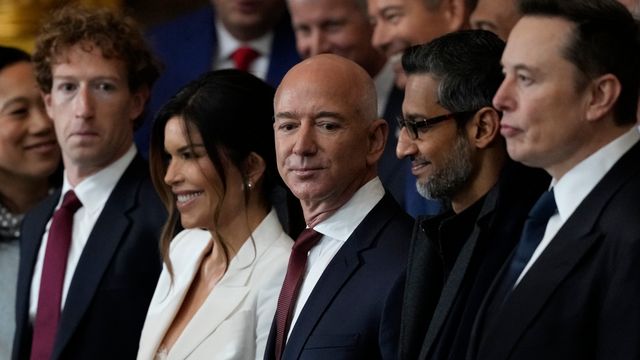 Hackere får lyskryss til å snakke som Musk og Bezos