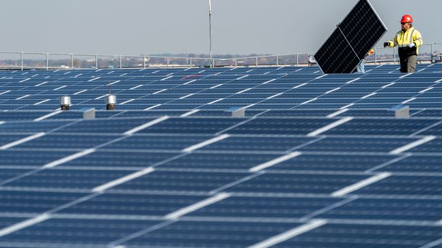 Hevder de fant skjulte radiomottakere i kinesiske solcelle-invertere