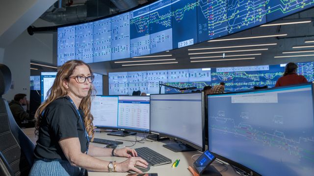 850 tog i døgnet og to spor: Slik dirigeres togtrafikken når alt går galt