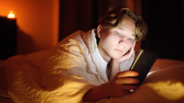 Rapport: Første nedgang i digital mediebruk blant unge