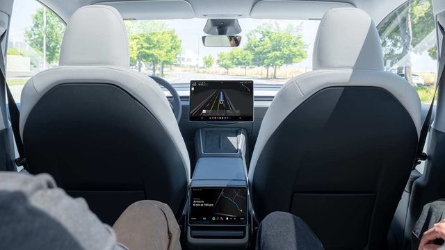 Tesla har lansert selvkjørende biler – helt uten avanserte sensorer