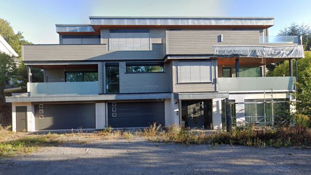 Må rive brannfarlig bygg – brann-rådgiveren går fri
