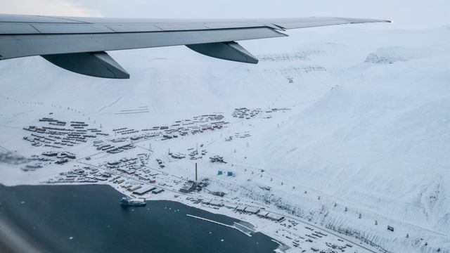 Årsaken til elektroniske forstyrrelser i Svalbard-luftrommet er fortsatt ukjent
