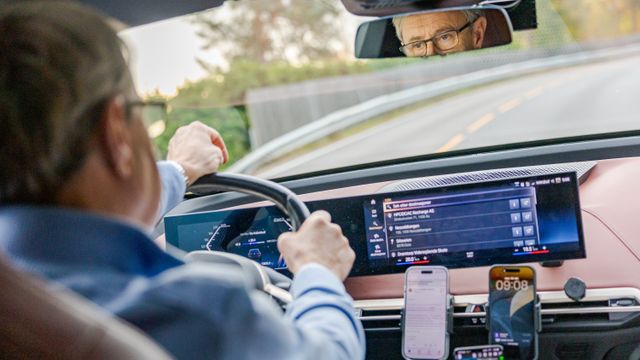 På tur med dekningsdirektøren og sju mobiltelefoner