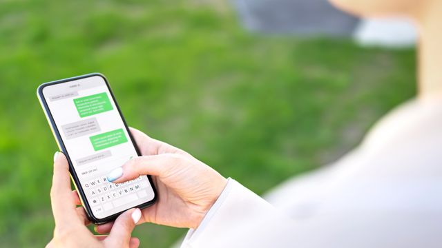 Antisvindel-operatører leser danske SMS-er. Samme system brukes i Norge.