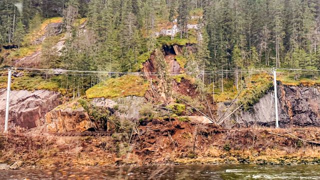 Ras stenger Meråkerbanen – utrygt å undersøke i området