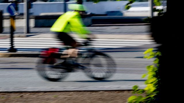 Pilotprosjekt gir syklister lov til å sykle på rødt lys