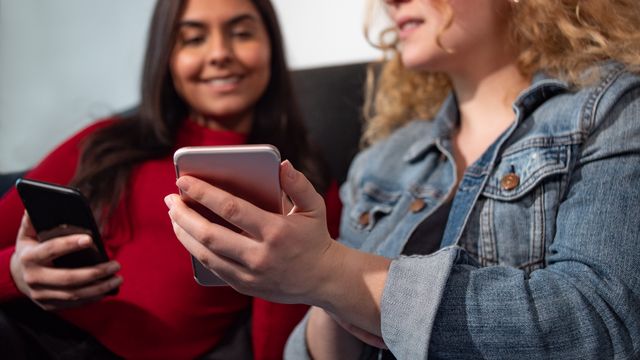 Google «knekket» Apple Airdrop – sender trådløst mellom Android og Iphone